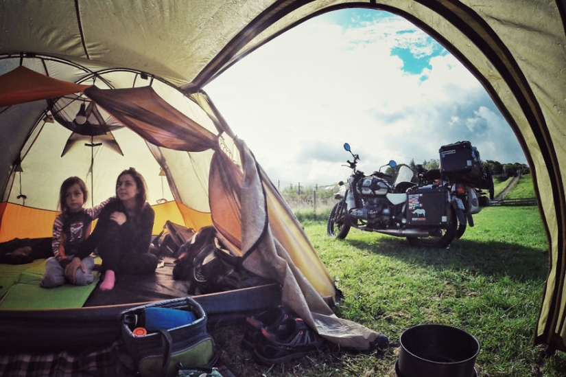 En los "Urales" por Europa: un viaje impresionante de una joven familia En los "Urales" por Europa: un viaje impresionante de una joven familia