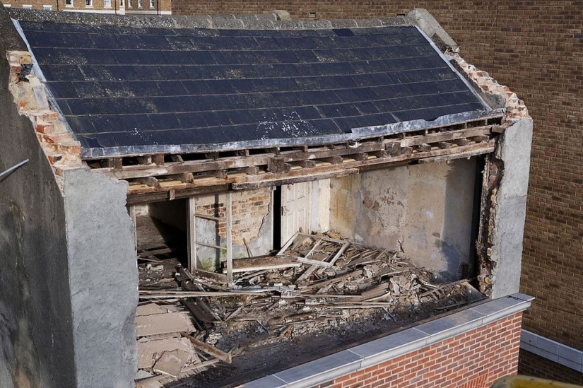 En manos de este británico, las casas se derriten, vuelan y se deslizan a los pies de los transeúntes