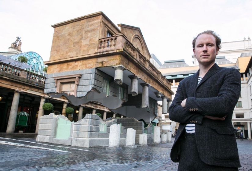 En manos de este británico, las casas se derriten, vuelan y se deslizan a los pies de los transeúntes