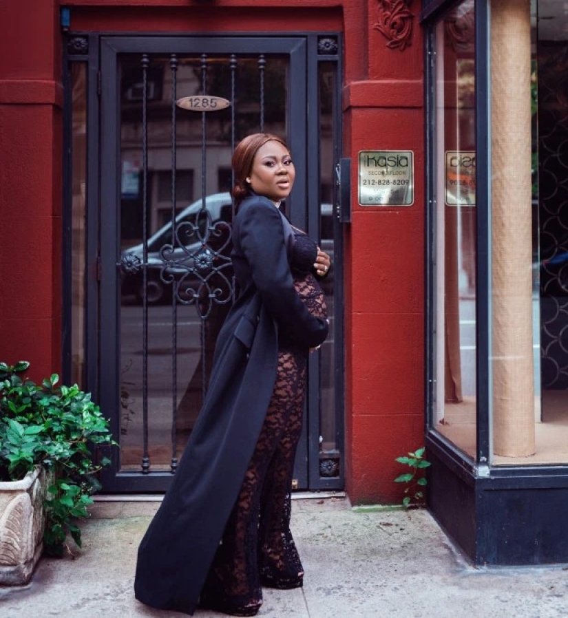 En plena preparación para el combate: la glamurosa madre hizo maquillaje profesional y aumentó sus pestañas antes de dar a luz