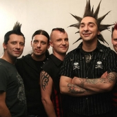 En Twitter, se les ocurren versiones "amables" de las canciones de "The King and the Fool", ¡y es divertido!