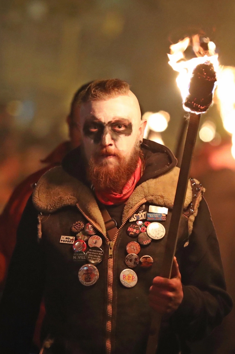 ¡Enciende! La noche de Guy Fawkes en el Reino Unido fue brillante y calurosa ¡Enciende! La noche de Guy Fawkes en el Reino Unido fue brillante y calurosa