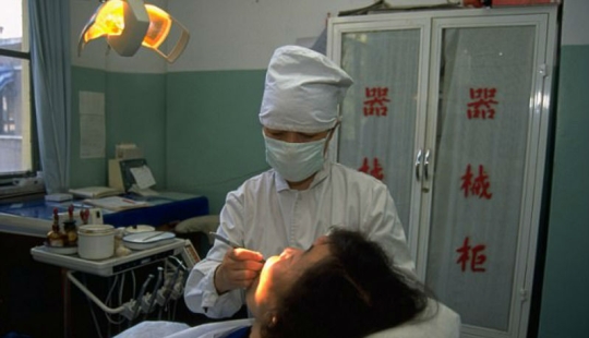 Es hora de pagar las deudas: madre exigió un millón de dólares en compensación de matrícula de su hijo dentista