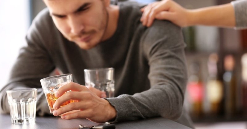 ¿Es un vaso de chupito? No "Huraño". El bar más deprimente del mundo se encuentra en la soleada San Petersburgo