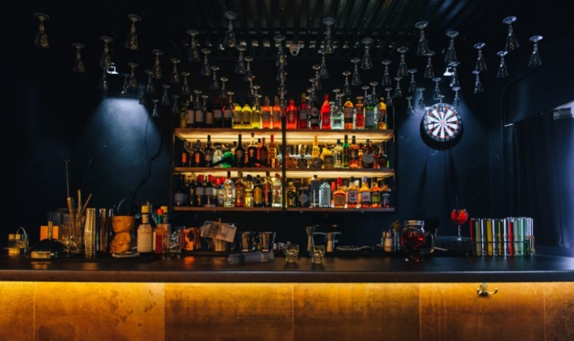 ¿Es un vaso de chupito? No "Huraño". El bar más deprimente del mundo se encuentra en la soleada San Petersburgo
