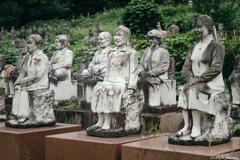 Espeluznante pueblo japonés donde solo viven estatuas Espeluznante pueblo japonés donde solo viven estatuas