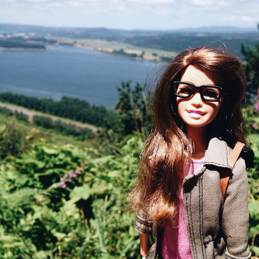Esta Barbie hipster parodia ingeniosamente las fotos de la juventud moderna