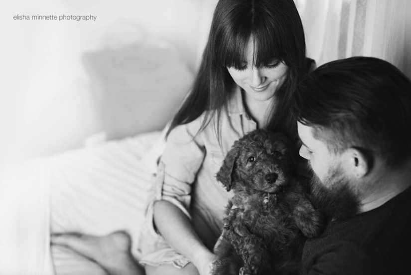 Esta pareja se cansó de que le preguntaran por los niños y organizó una "sesión de fotos de recién nacidos" para su perro