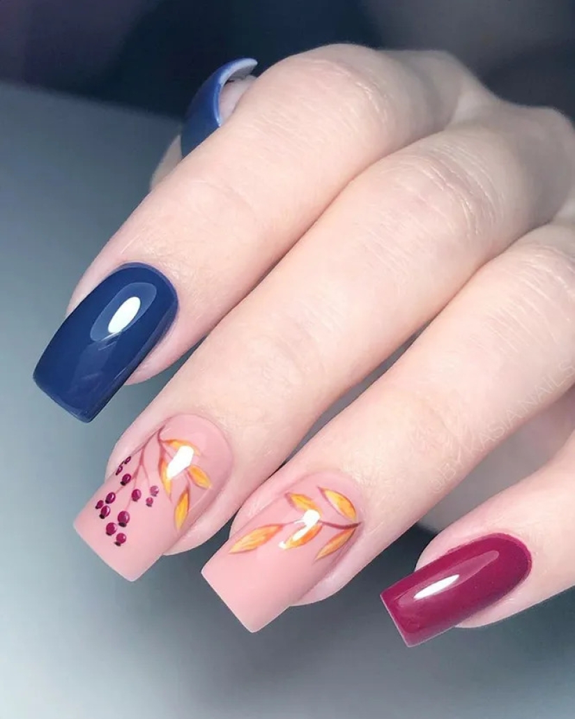 Estado de ánimo "otoño": 10 hermosos ejemplos de manicura con estampados florales, con hojas, bayas y flores.