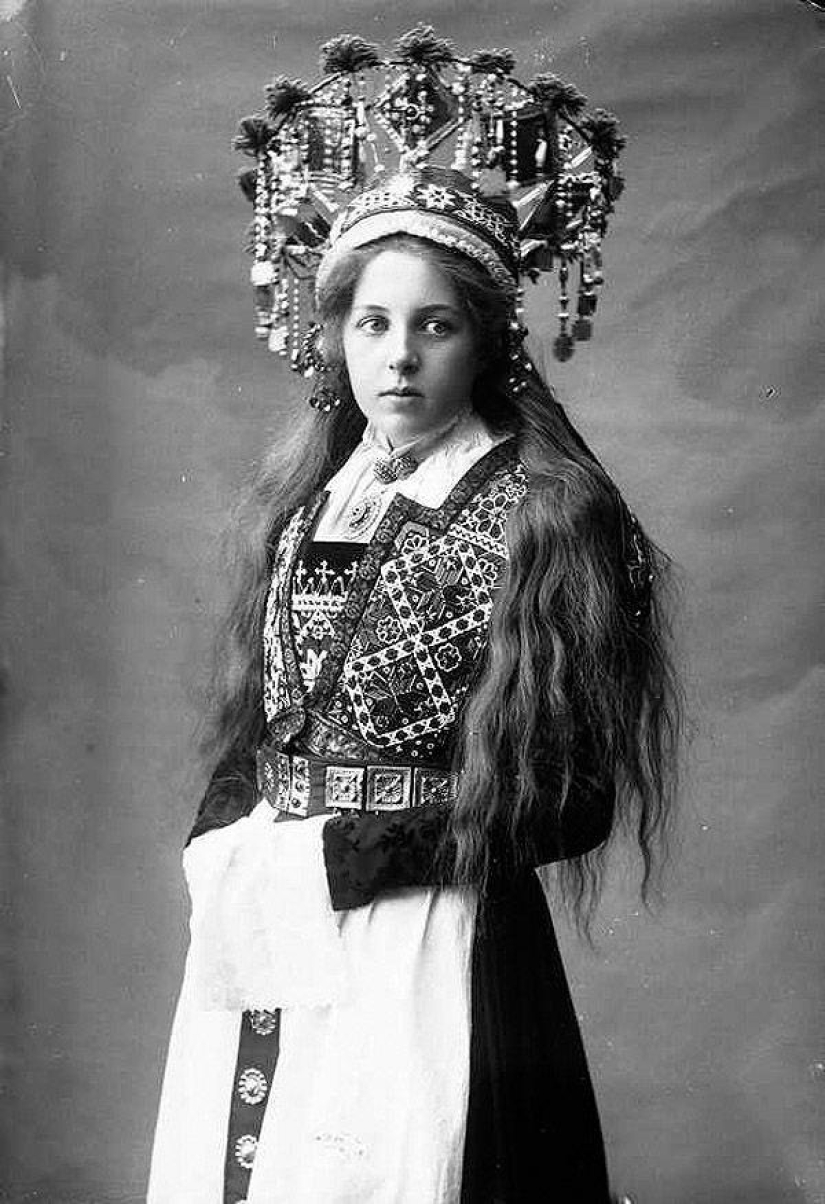 Fabulosos atuendos de novias noruegas de las décadas de 1870 y 1920 Fabulosos atuendos de novias noruegas de las décadas de 1870 y 1920