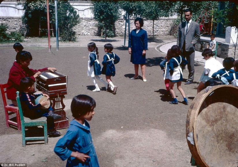 Faldas cortas, picnics en la carretera y niños sonrientes: cómo era Afganistán antes de los talibanes