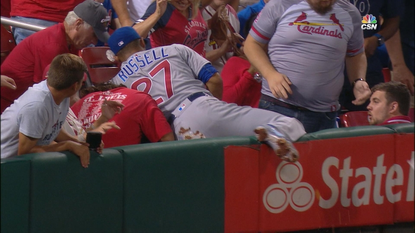 Feast during the game: the baseball player scattered the chips of the fan and bought him new ones right during the match