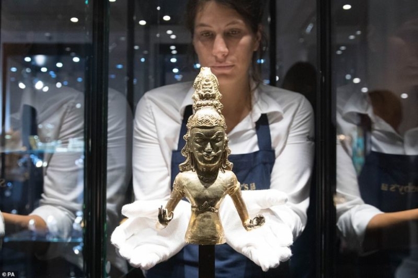 Ferraris dorados, violín e incluso el trono de Napoleón: los lotes principales de la subasta "Midas Touch" de Sotheby's