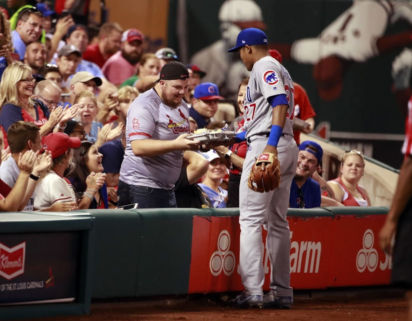 Festín durante el juego: el jugador de béisbol esparció las fichas del fanático y le compró otras nuevas justo durante el partido