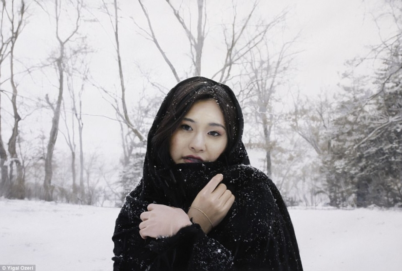 Few people can see what's wrong with these photos of women