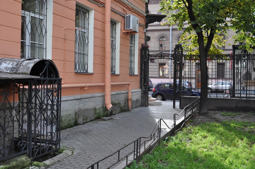 Film walk with Sergey Bodrov to the filming locations of the film "Brother"