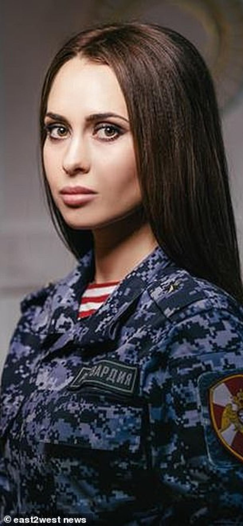 Finalista del concurso "Belleza de Regardie" y otras bellezas en uniforme Finalista del concurso "Belleza de Regardie" y otras bellezas en uniforme