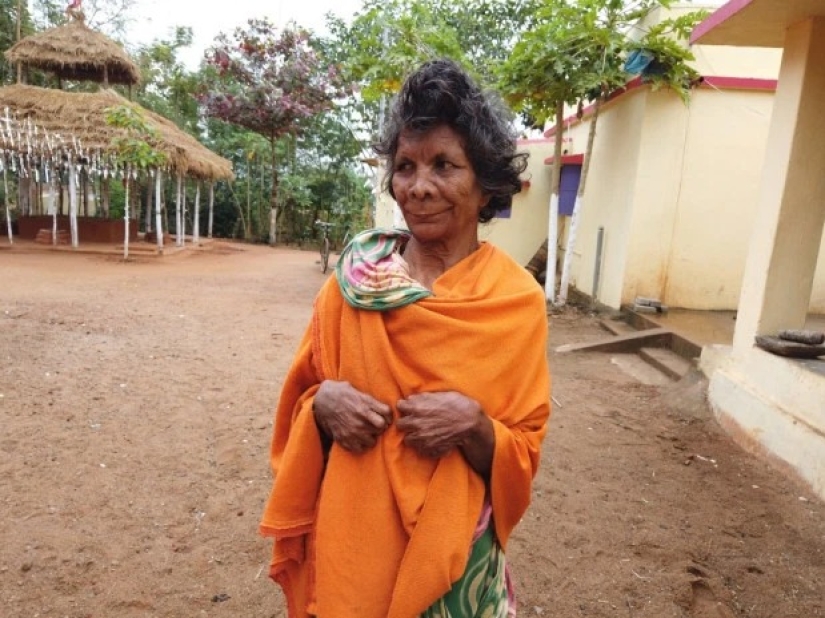 Fingers with a fan: a woman with 31 fingers got into the Guinness Book of Records Fingers with a fan: a woman with 31 fingers got into the Guinness Book of Records