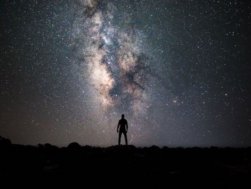 Finn wanders alone under the stars and makes fascinating shots
