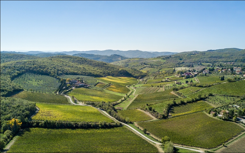 Flying over the nests of Tuscany: how to remove private property from a copter