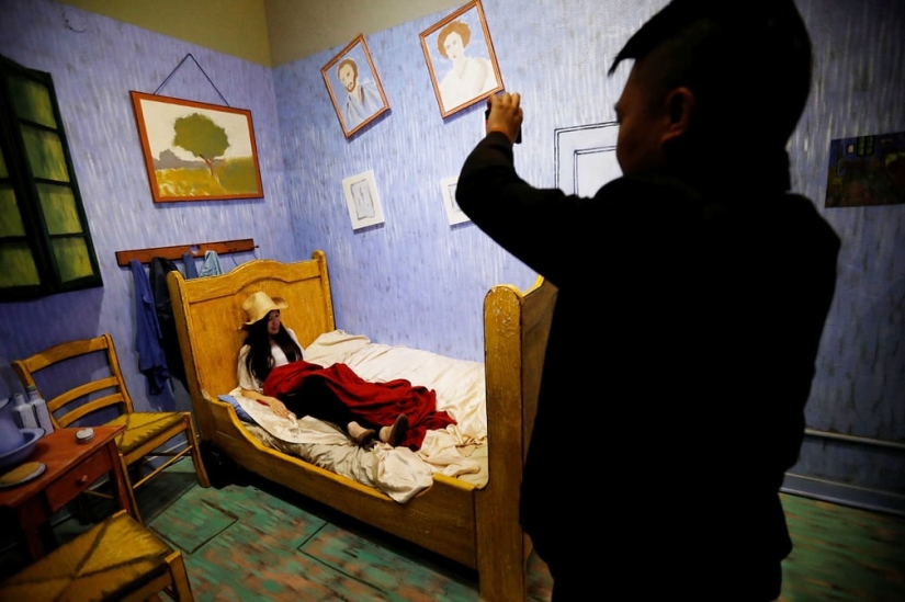 Former Comedy Club resident opened a selfie museum in the USA