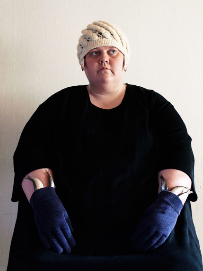 Fotógrafo finlandés crea autorretratos provocativos y lo llama arte