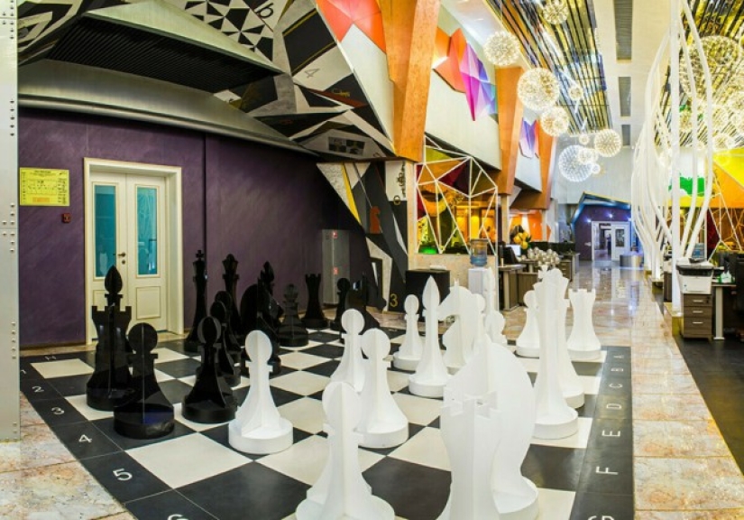 Foto de la oficina de la compañía de Ekaterimburgo, que se parece más a un palacio