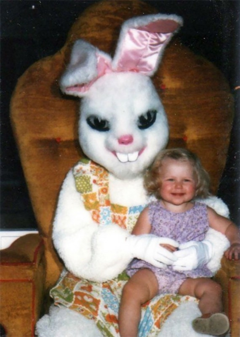 Fotos de niños viejos con conejitos de Pascua que ponen los pelos de punta
