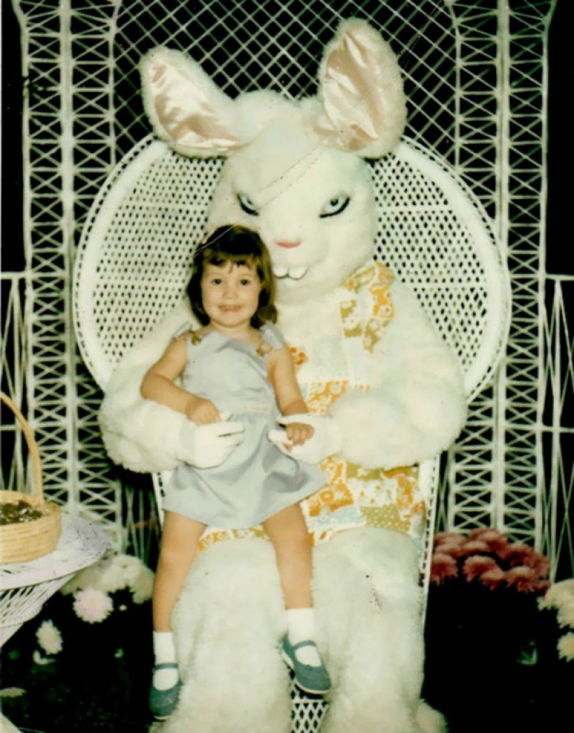 Fotos de niños viejos con conejitos de Pascua que ponen los pelos de punta