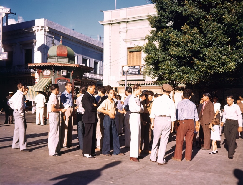 Fotos únicas de la década de 1940 en códigos de colores. Fotos únicas de la década de 1940 en códigos de colores.