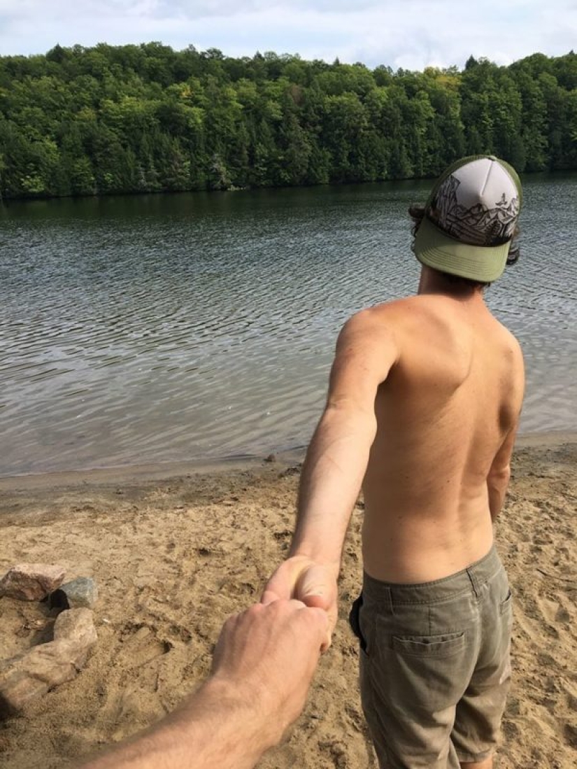 Friends made a parody of typical photos of girls from Instagram Friends made a parody of typical photos of girls from Instagram