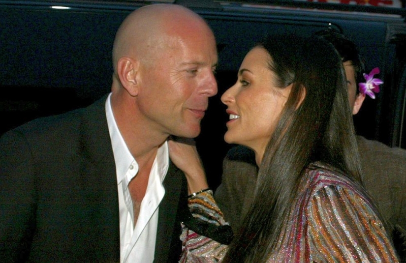 Friendship with exes is a new trend in Hollywood. Who of the celebrities communicates with their "ex"? Friendship with exes is a new trend in Hollywood. Who of the celebrities communicates with their "ex"?