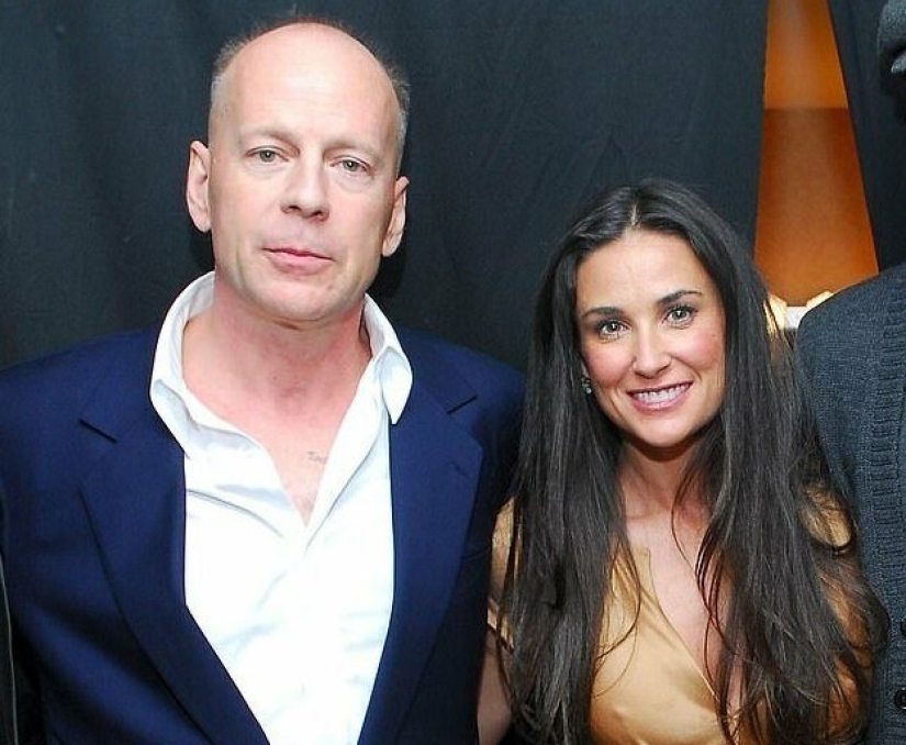 Friendship with exes is a new trend in Hollywood. Who of the celebrities communicates with their "ex"? Friendship with exes is a new trend in Hollywood. Who of the celebrities communicates with their "ex"?