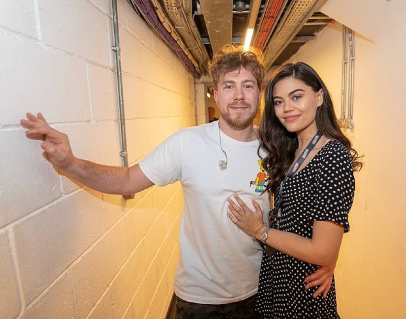 From outcast to YouTube star: a girl who was despised at school has built a brilliant career in social networks