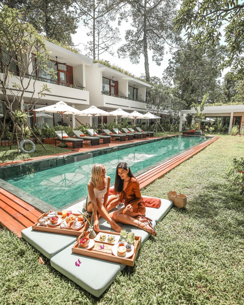 From outcast to YouTube star: a girl who was despised at school has built a brilliant career in social networks