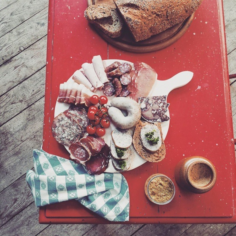 From plate to lens: How photographers made food a cult