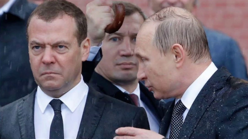 From "Putin Crab" to "Pyni": an exhibition of memes with the president will be held in Moscow