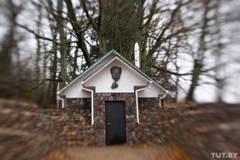 From the house where Vysotsky lived, the Belarusian businessman made a strange museum "as a gift to all people"