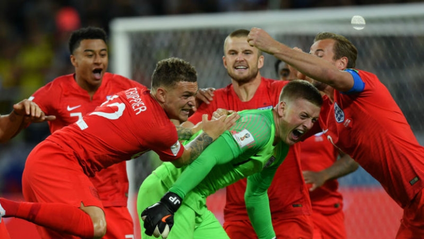 Fútbol contra arte: se interrumpió una actuación en el teatro británico a causa de dos hinchas de la selección inglesa Fútbol contra arte: se interrumpió una actuación en el teatro británico a causa de dos hinchas de la selección inglesa