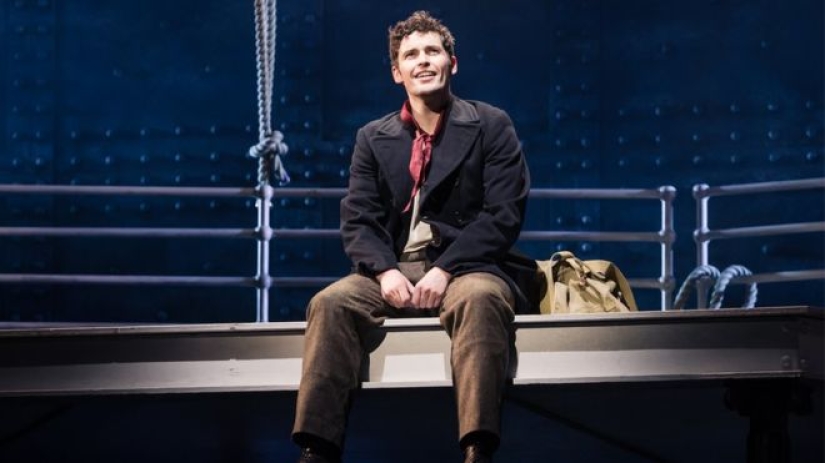 Fútbol contra arte: se interrumpió una actuación en el teatro británico a causa de dos hinchas de la selección inglesa Fútbol contra arte: se interrumpió una actuación en el teatro británico a causa de dos hinchas de la selección inglesa