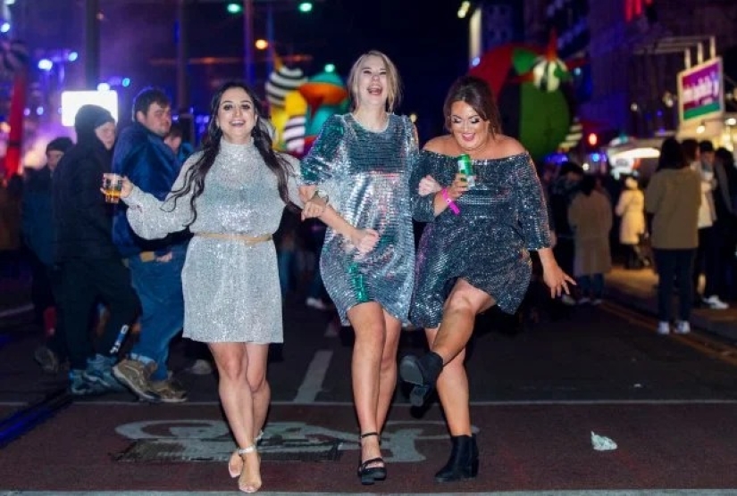 Fuegos artificiales de Año Nuevo: el brillante final de un atracón festivo en el Reino Unido Fuegos artificiales de Año Nuevo: el brillante final de un atracón festivo en el Reino Unido