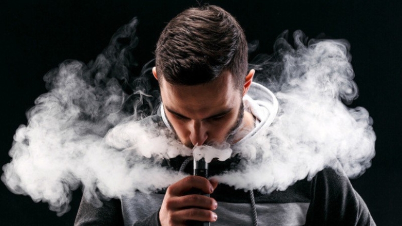 Fumar vapes y cigarrillos electrónicos conduce a la infertilidad