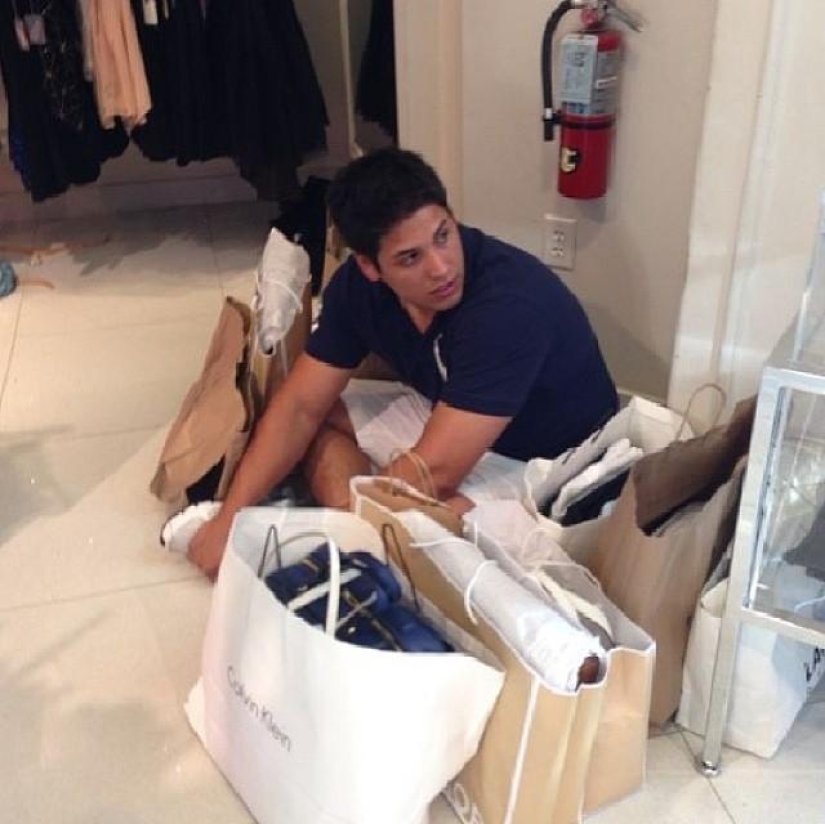 Funny shots from Instagram "Men in stores"