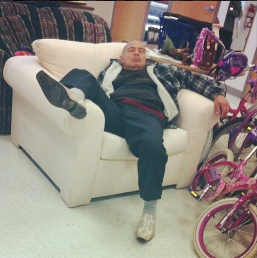 Funny shots from Instagram "Men in stores"