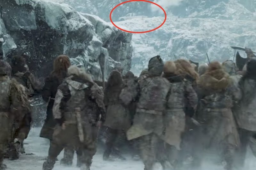 "Game of Thrones" Bloopers: Starbucks coffee, time jumps and married castrati