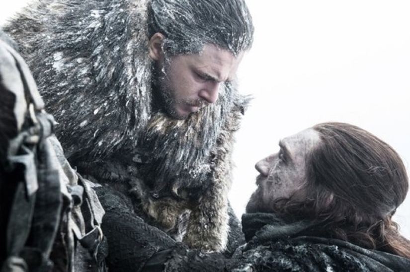 "Game of Thrones" Bloopers: Starbucks coffee, time jumps and married castrati