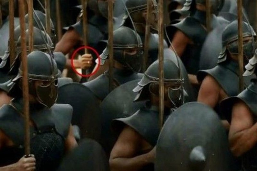 "Game of Thrones" Bloopers: Starbucks coffee, time jumps and married castrati