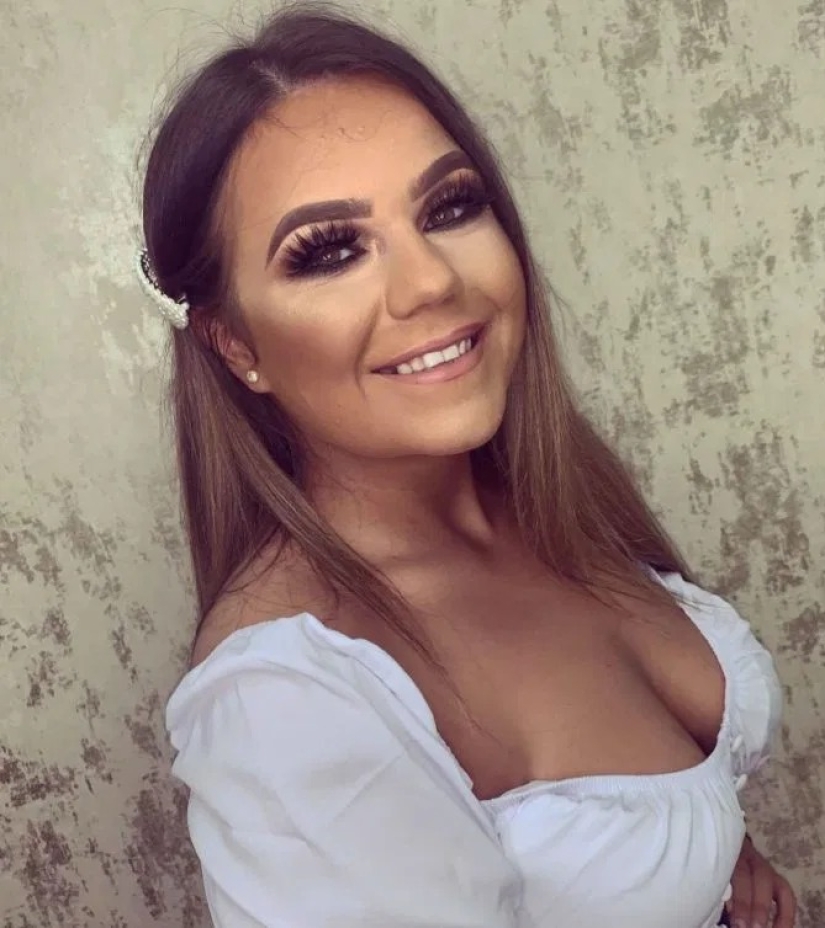 Ganancias con olor: una estudiante recibe dinero y regalos caros de un hombre por fotos de sus pies Ganancias con olor: una estudiante recibe dinero y regalos caros de un hombre por fotos de sus pies