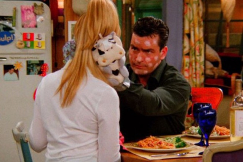 Gary Oldman, Julia Roberts and 28 other celebrities we don't remember from the TV series "Friends", and they are there