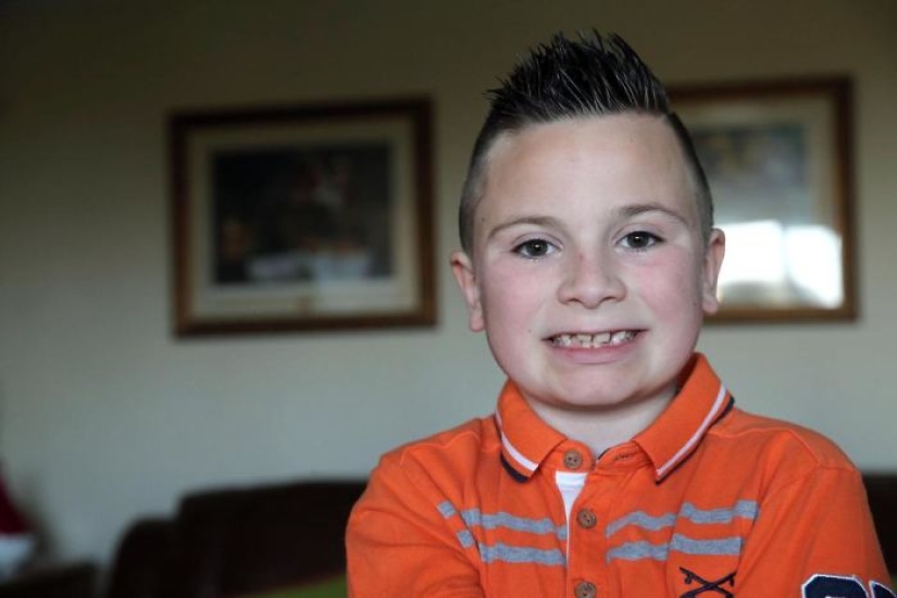 Gay británico adoptó a cuatro niños discapacitados y es inmensamente feliz Gay británico adoptó a cuatro niños discapacitados y es inmensamente feliz